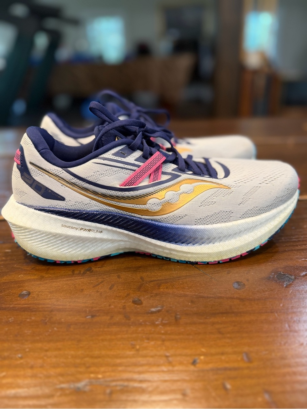 Women’s Saucony Triumph 20 Running Shoes